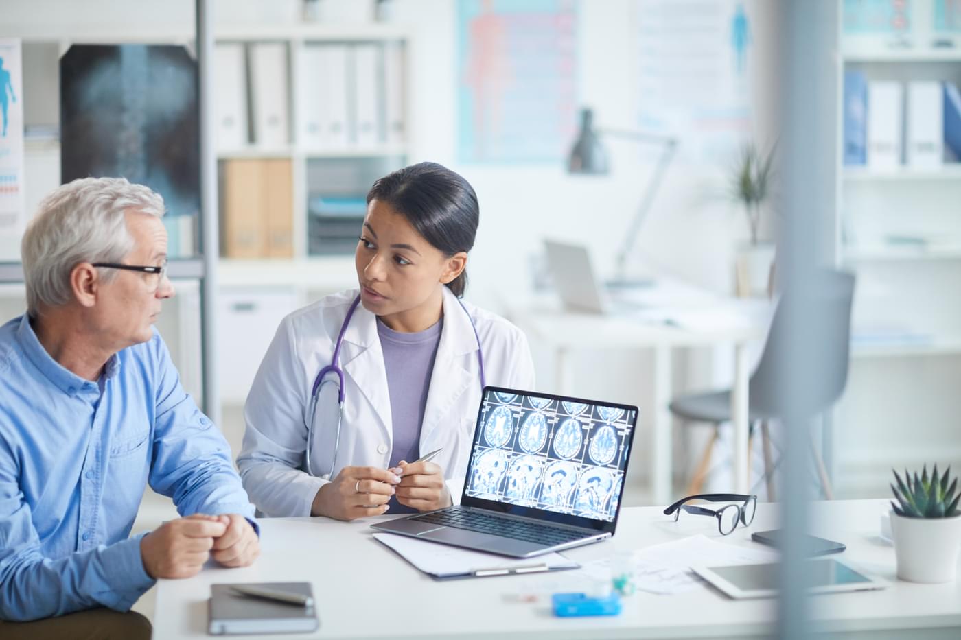 doctor-showing-x-ray-images-to-patient-2021-08-27-22-35-19-utc-Omda-04 doctor showing x ray images to patient 2021 08 27 22 35 19 utc Omda 04