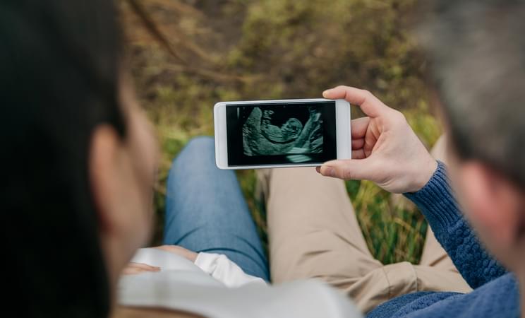 pregnant looking ultrasound on the mobile with her 2021 08 30 02 16 26 utc WP Full Width